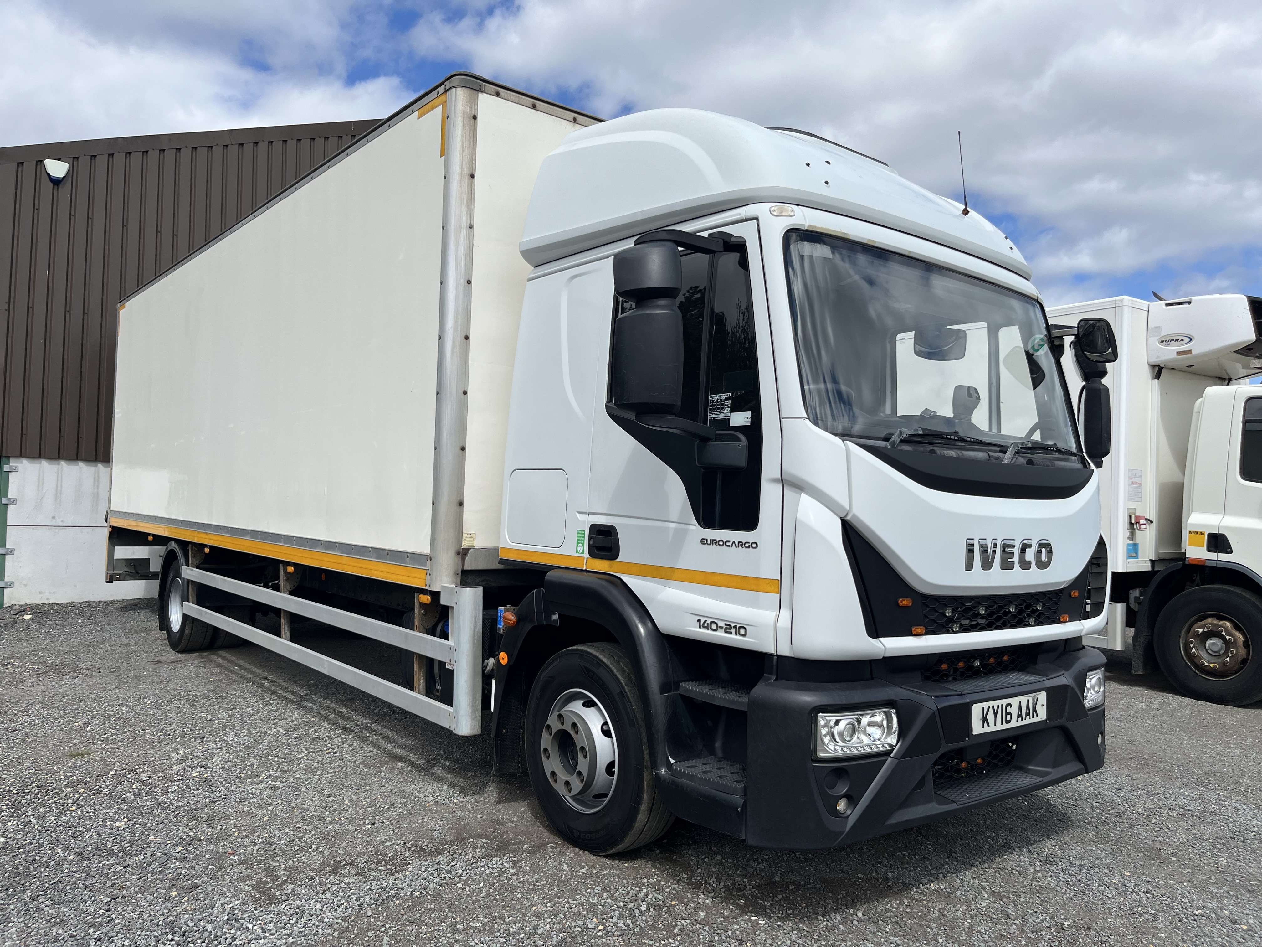 2016 IVECO EUROCARGO 140-210 14 ton box