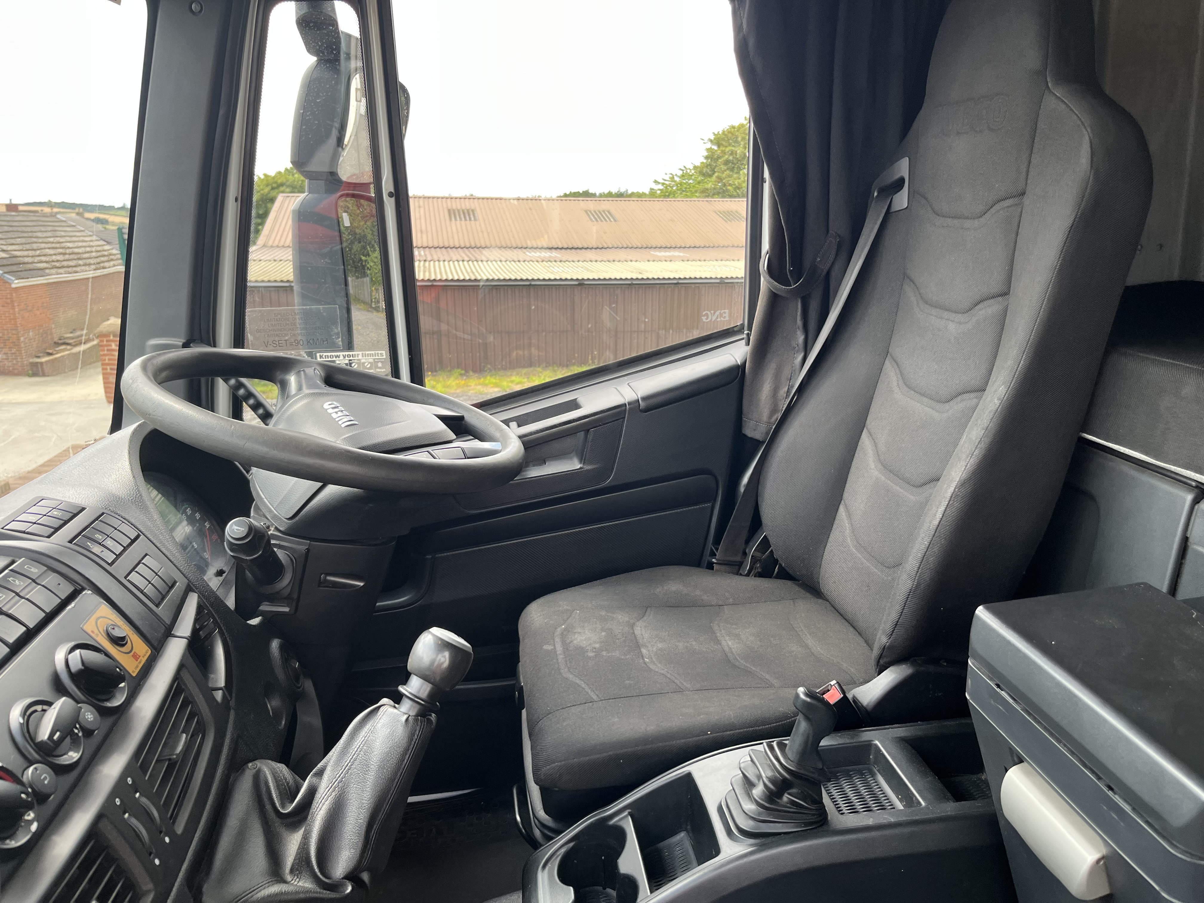 2016 IVECO EUROCARGO 140-210 14 ton box