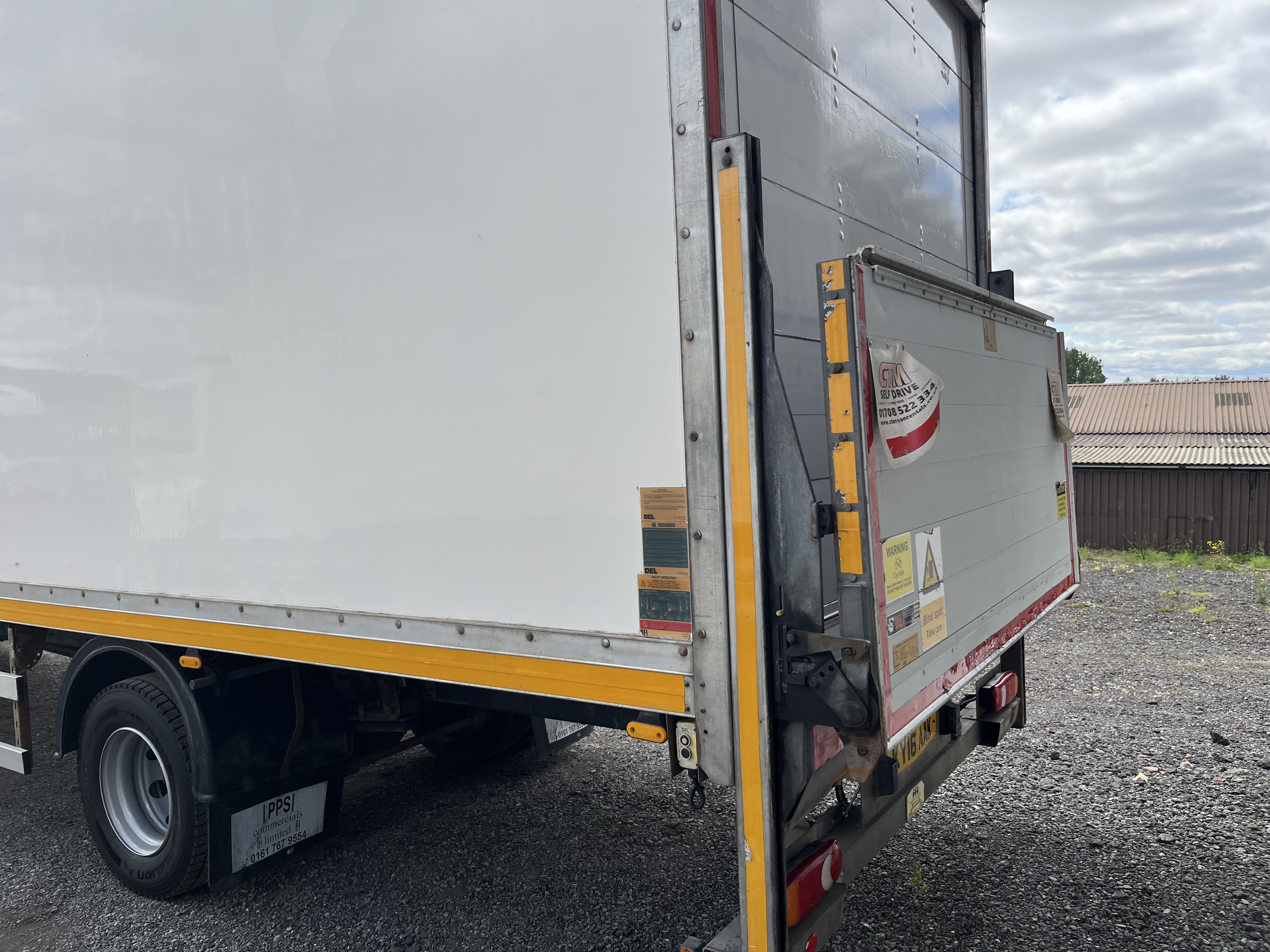 2016 IVECO EUROCARGO 140-210 14 ton box