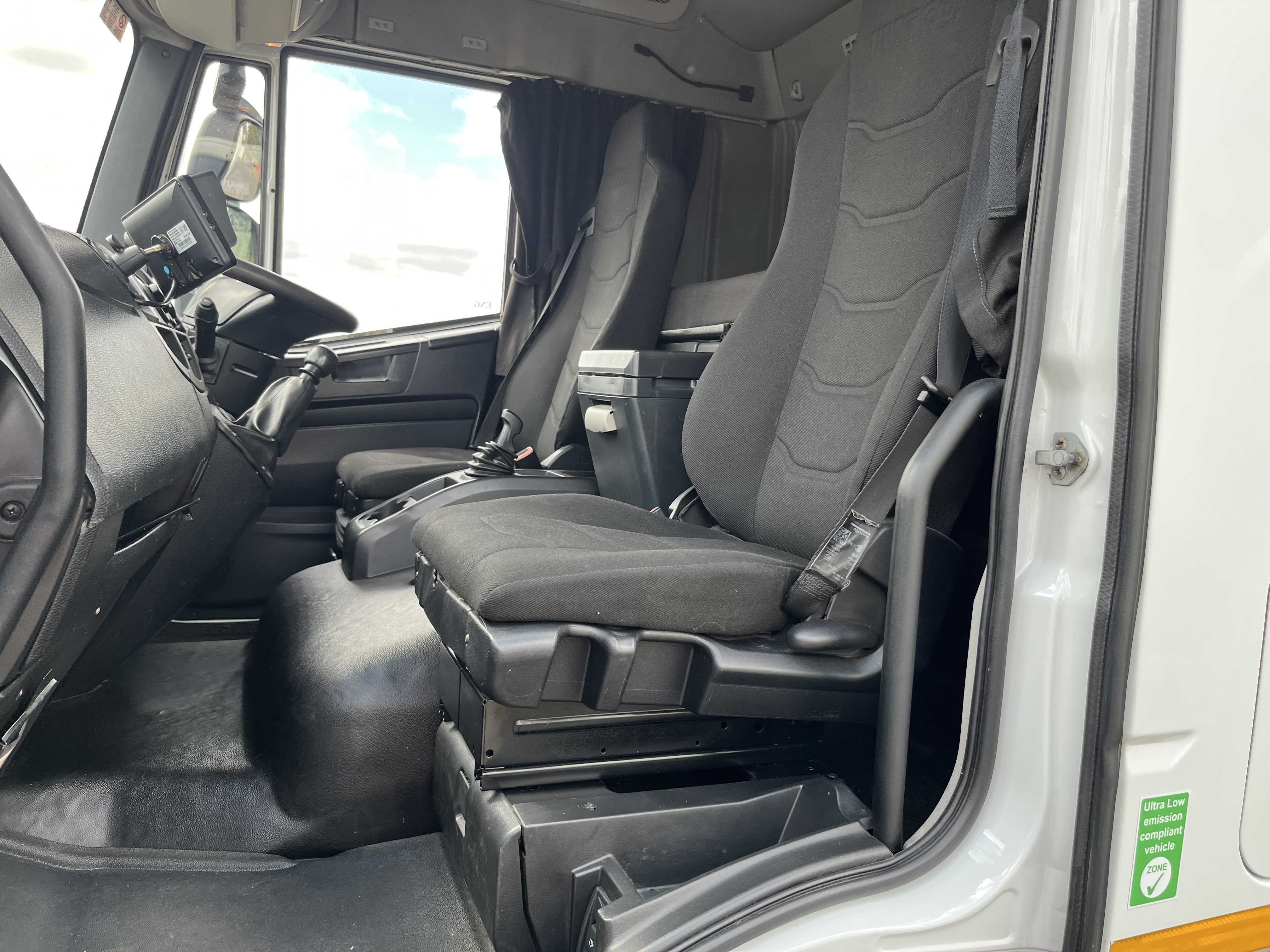2016 IVECO EUROCARGO 140-210 14 ton box