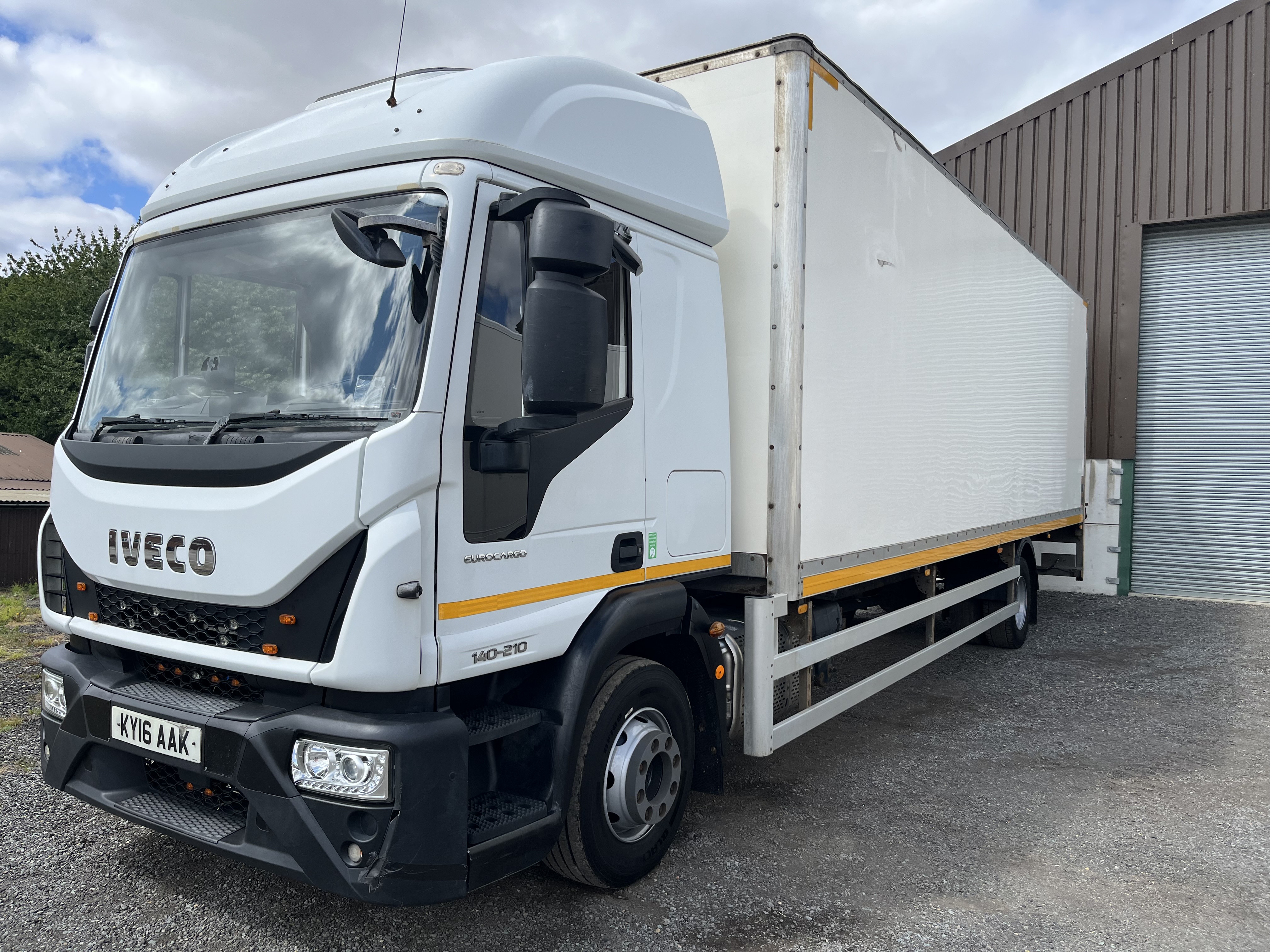 2016 IVECO EUROCARGO 140-210 14 ton box