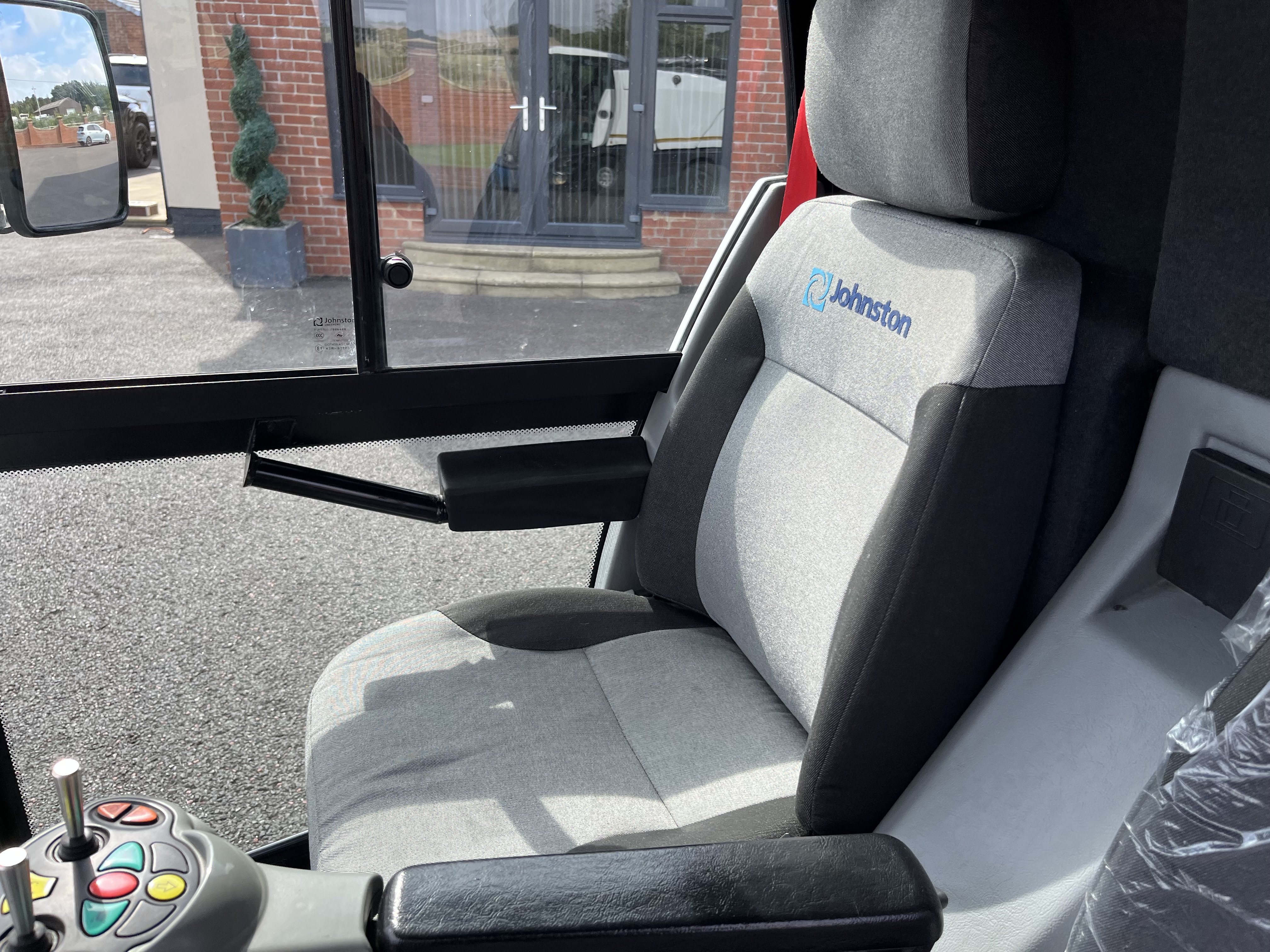 2019 JOHNSTON 200 SWEEPER WITH GULLY SUCKER AND JET WASH 