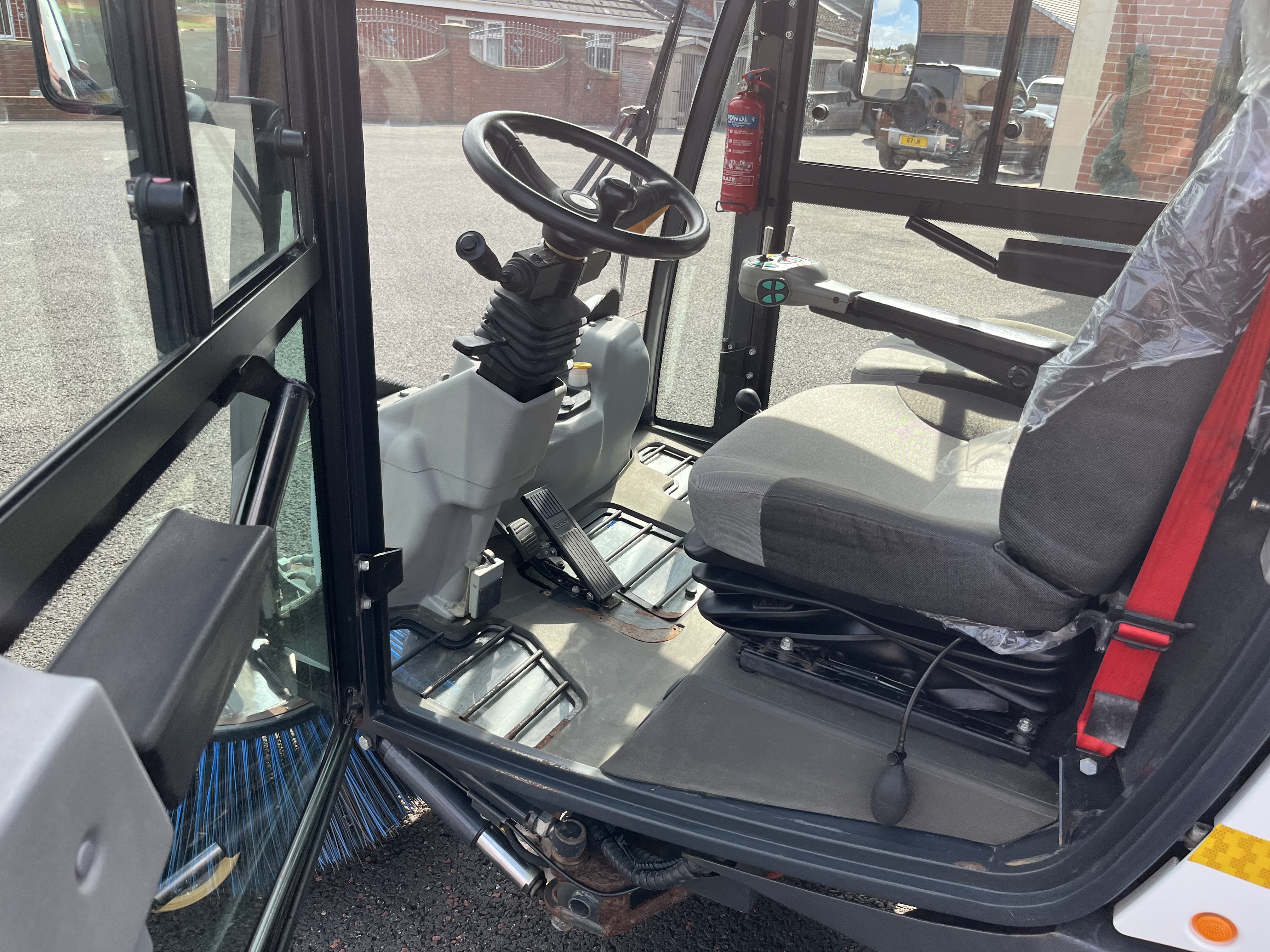 2019 JOHNSTON 200 SWEEPER WITH GULLY SUCKER AND JET WASH 
