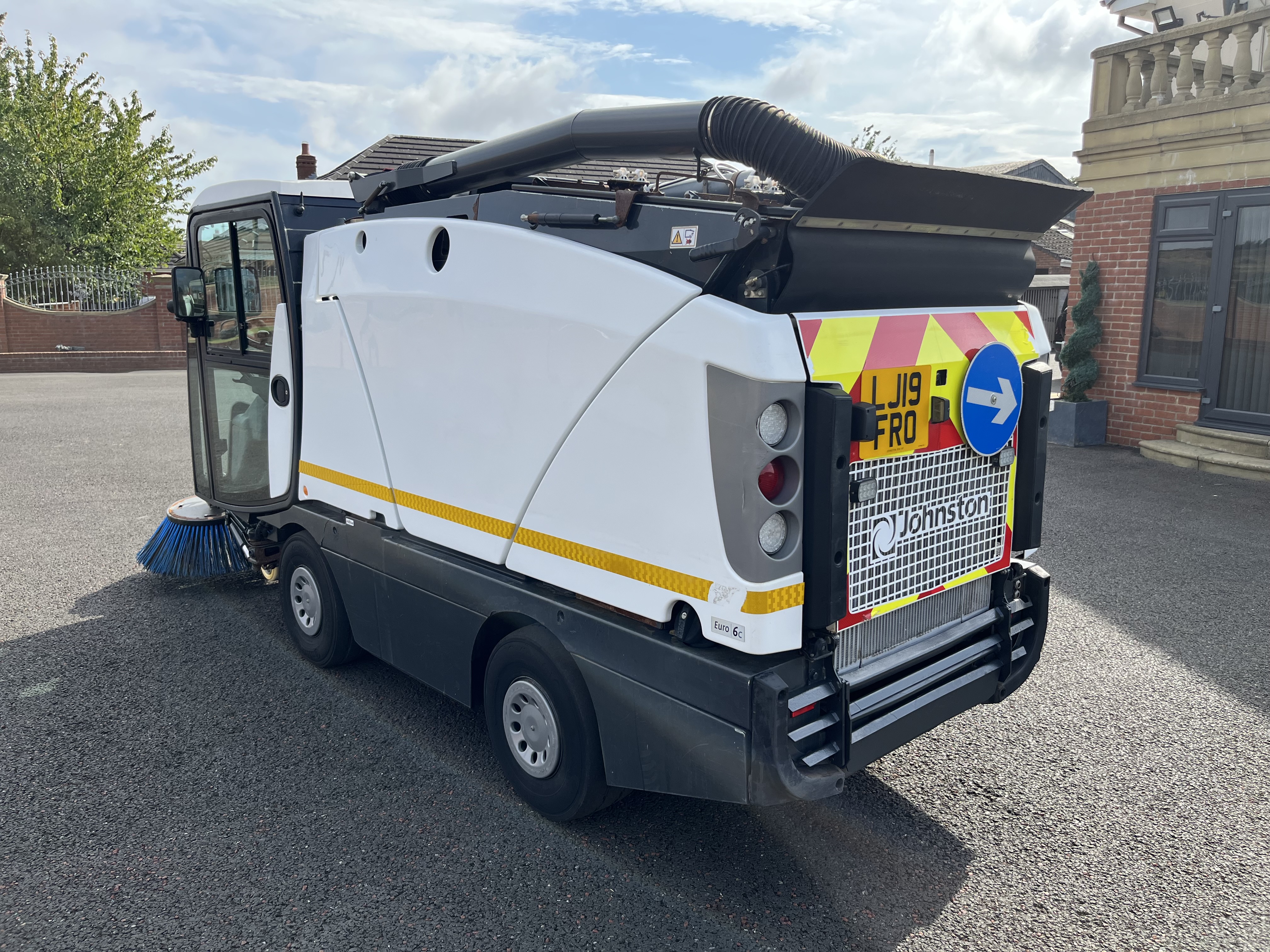 2019 JOHNSTON 200 SWEEPER WITH GULLY SUCKER AND JET WASH 