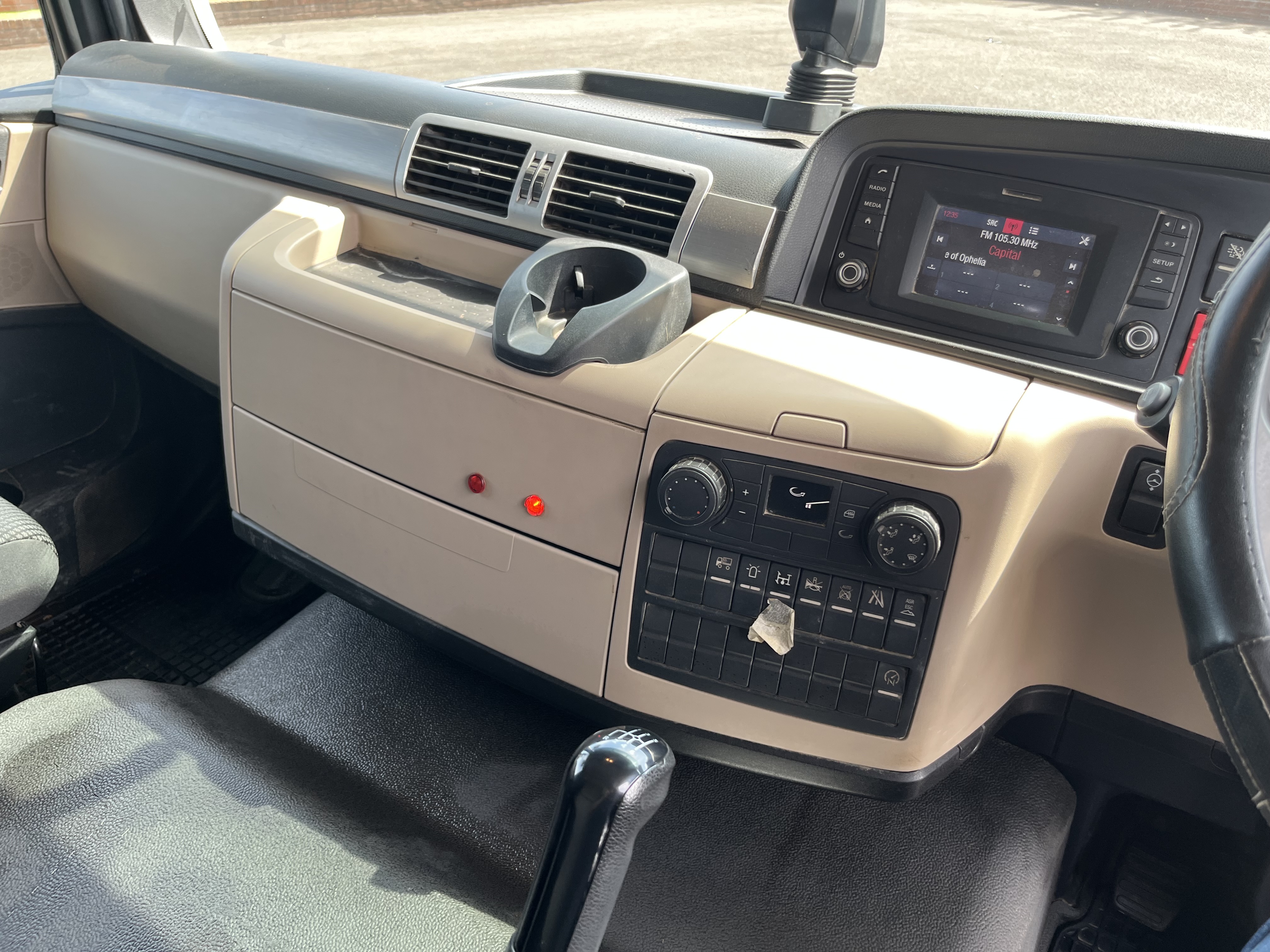 2017 67 MAN TGL 12 ton TIPPER WITH HMF CRANE MANUAL TRANSMISSION 