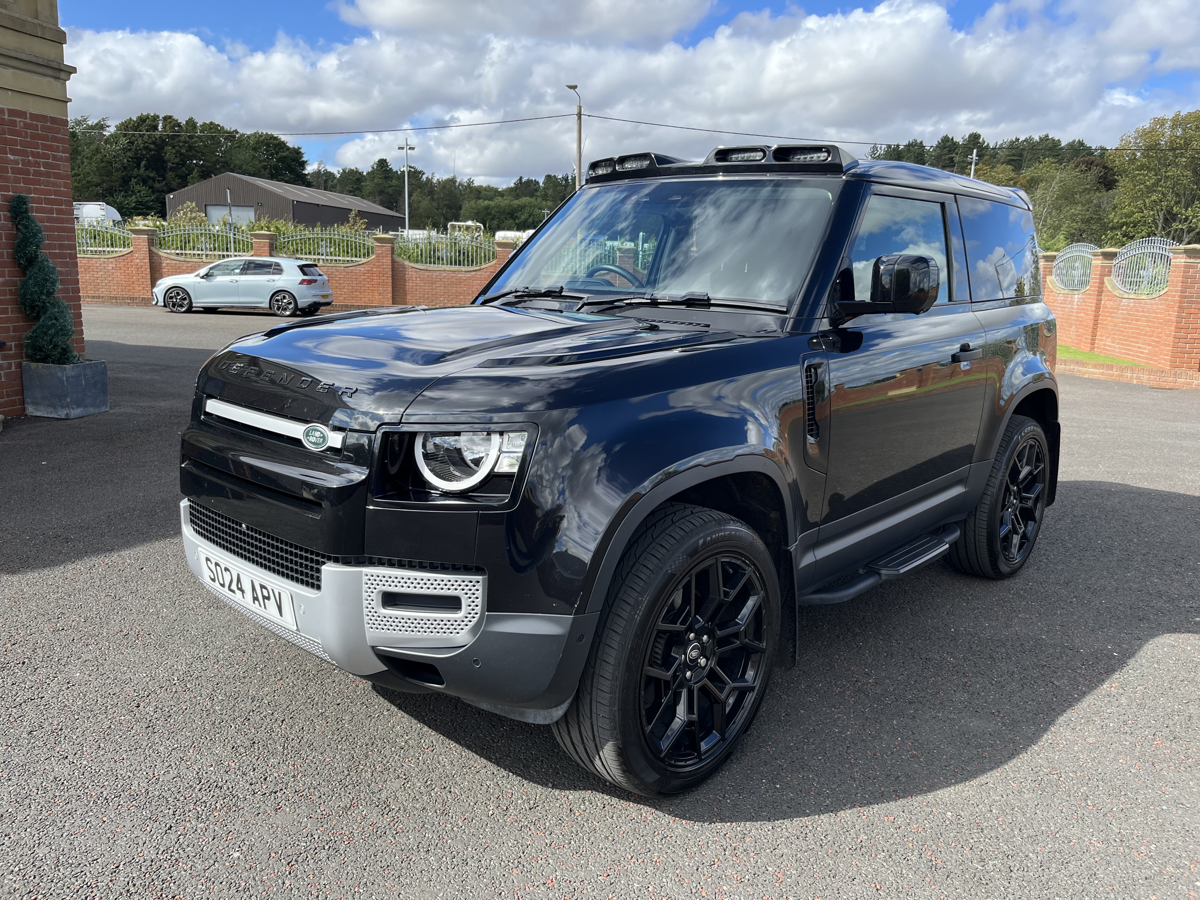 2024 LANDROVER DEFENDER 90 HARDTOP COMMERCIAL WITH REAR SEATS