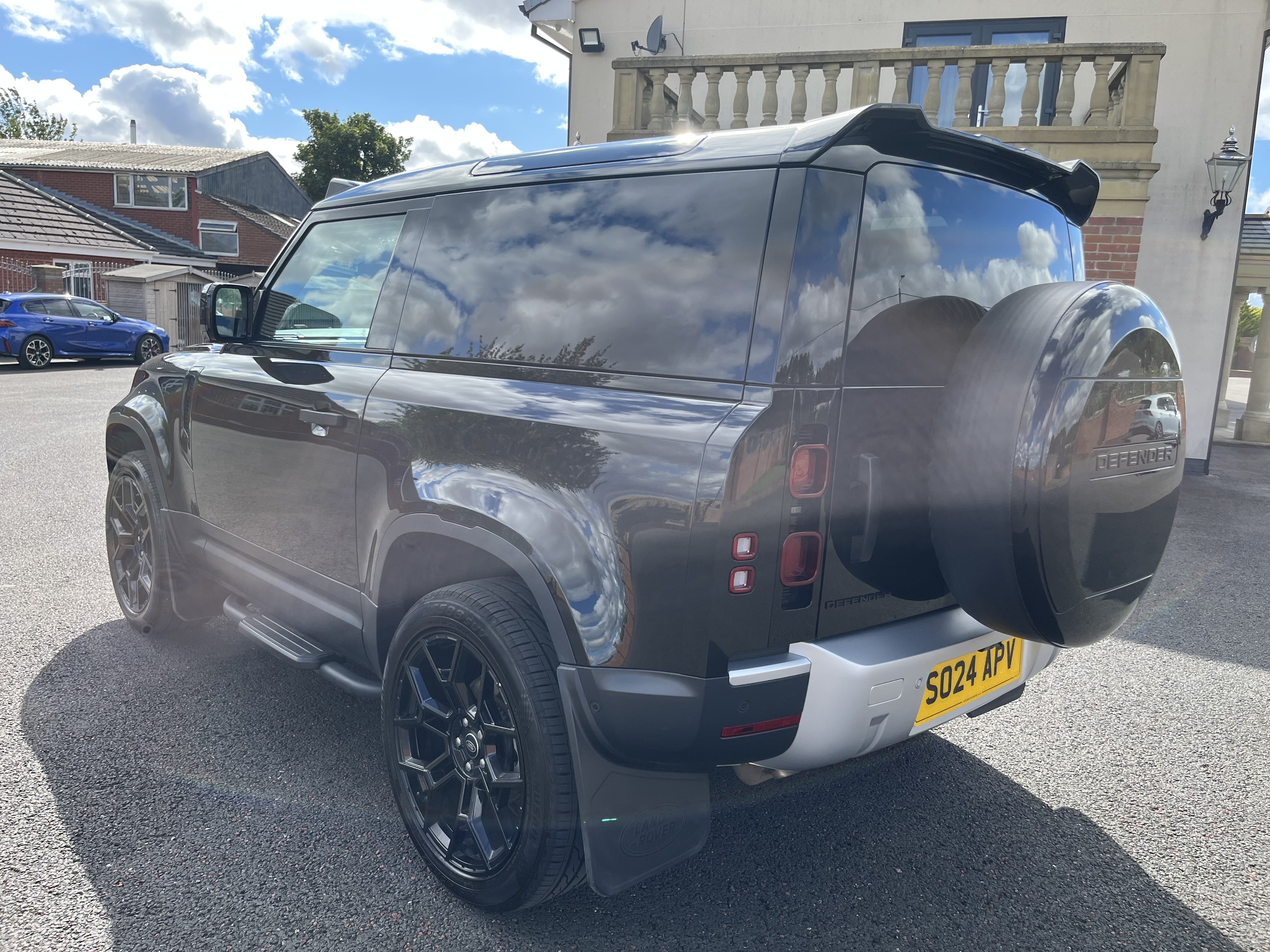 2024 LANDROVER DEFENDER 90 HARDTOP COMMERCIAL WITH REAR SEATS