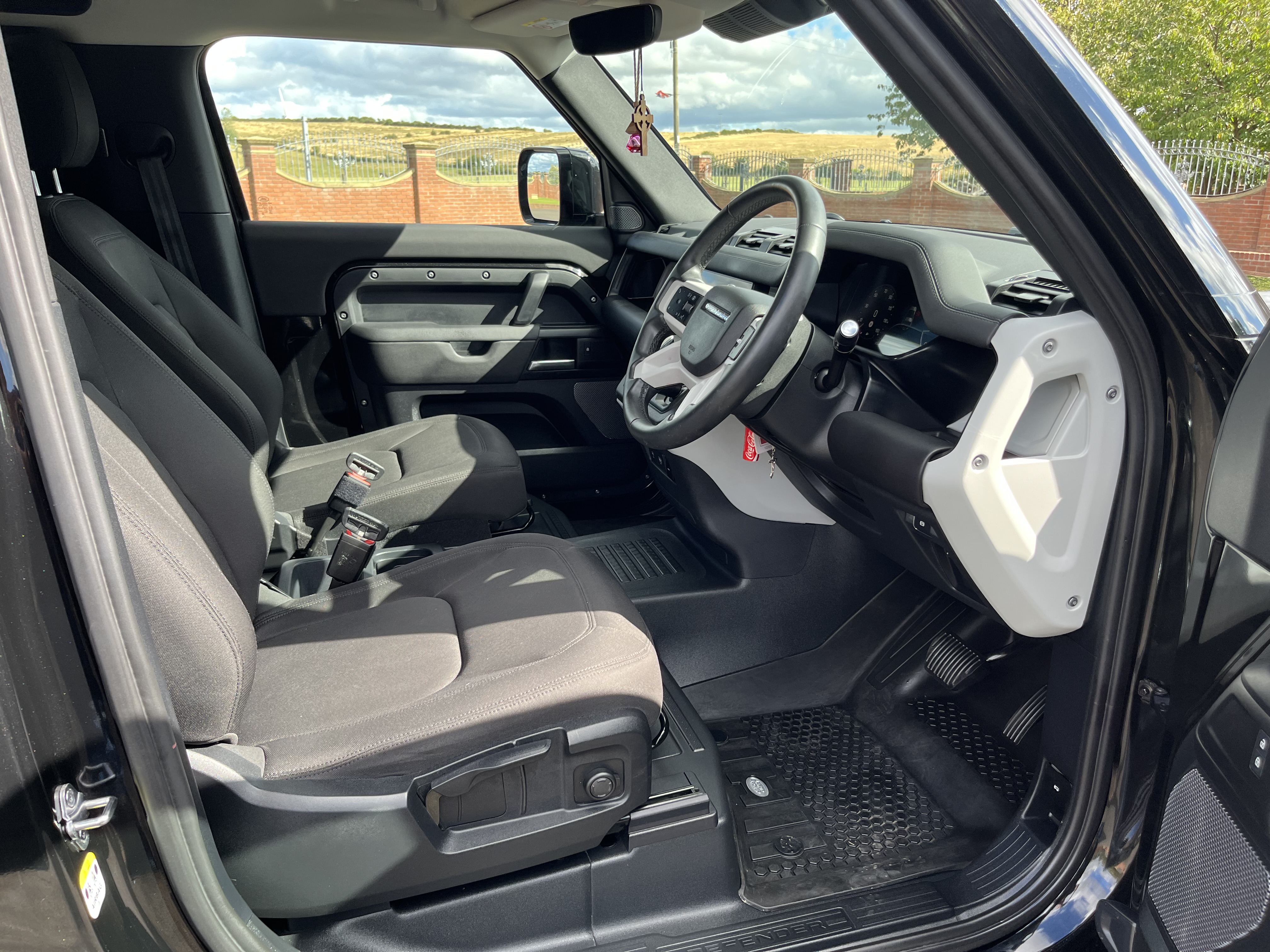 2024 LANDROVER DEFENDER 90 HARDTOP COMMERCIAL WITH REAR SEATS