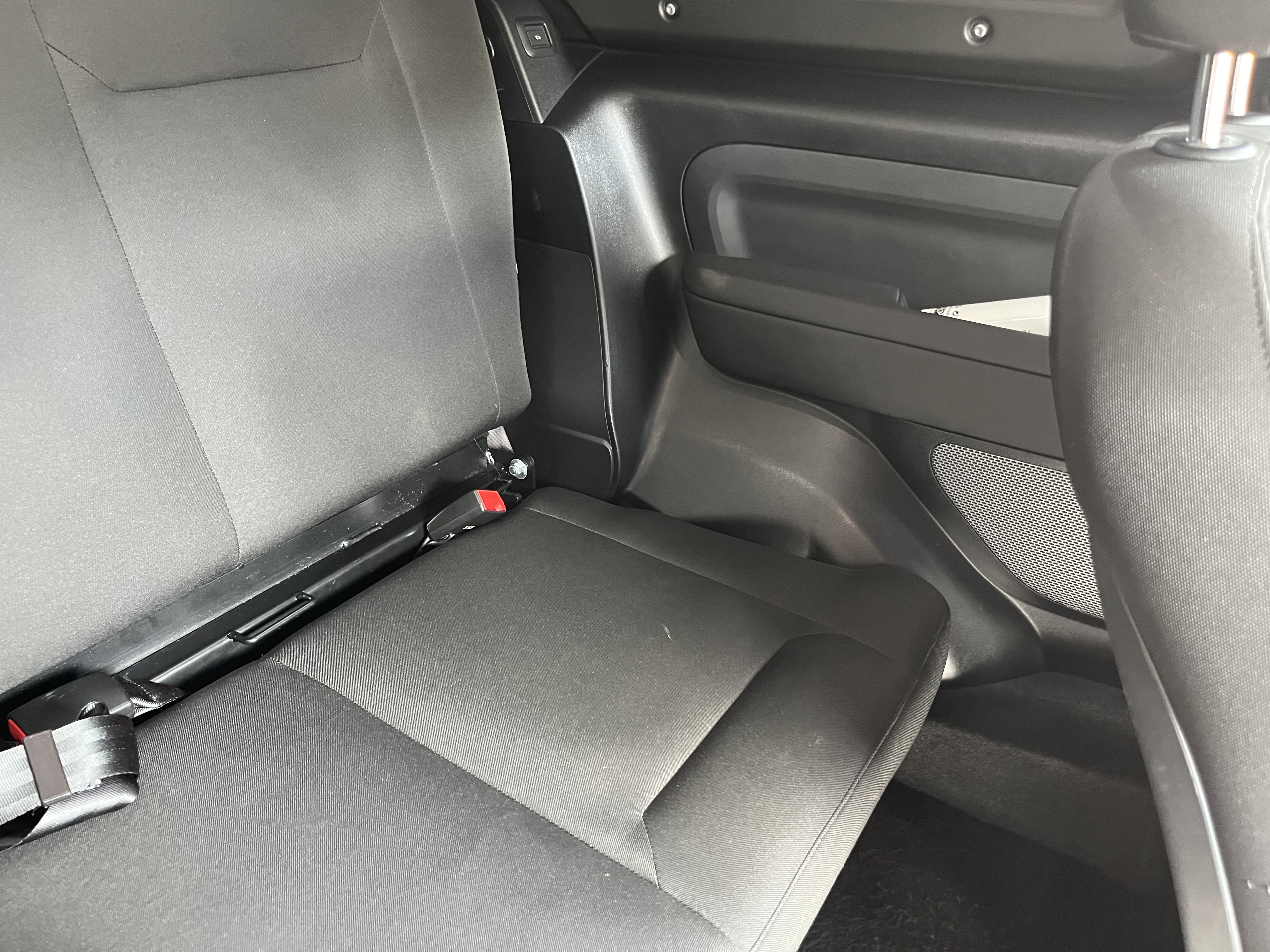2024 LANDROVER DEFENDER 90 HARDTOP COMMERCIAL WITH REAR SEATS