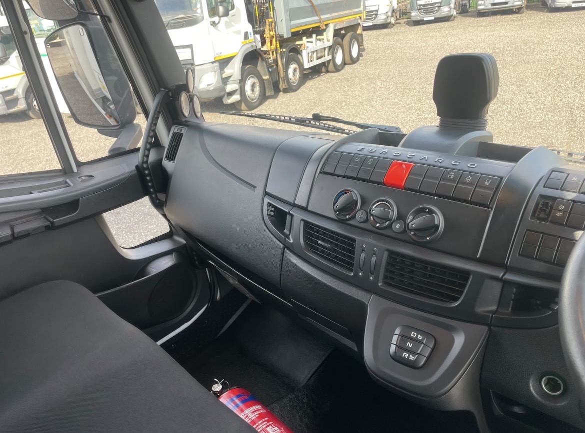 2020 70 IVECO EUROCARGO 180-250 18 ton BOX TRUCK