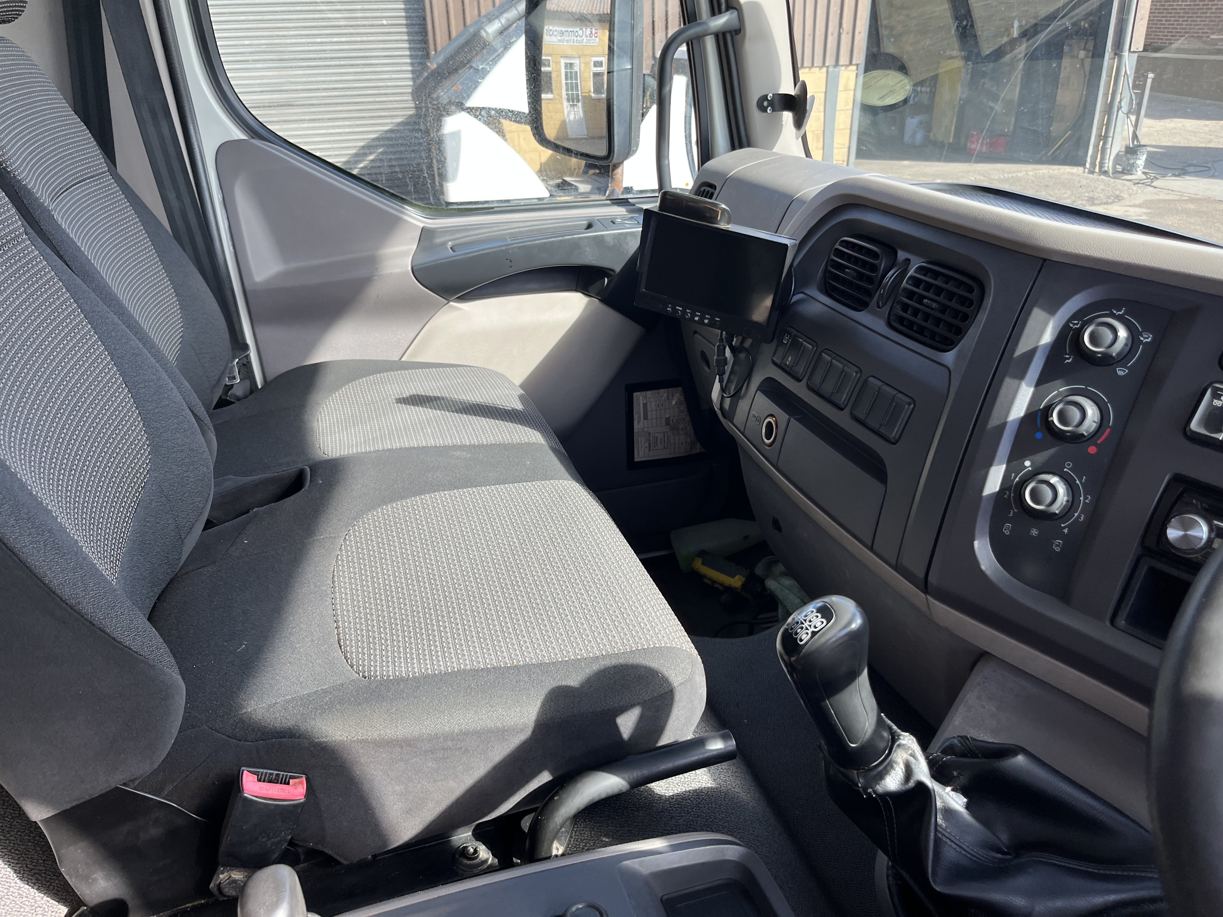 2016 DAF LF 55.220 18 TON HOT BOX TWIN AUGER 