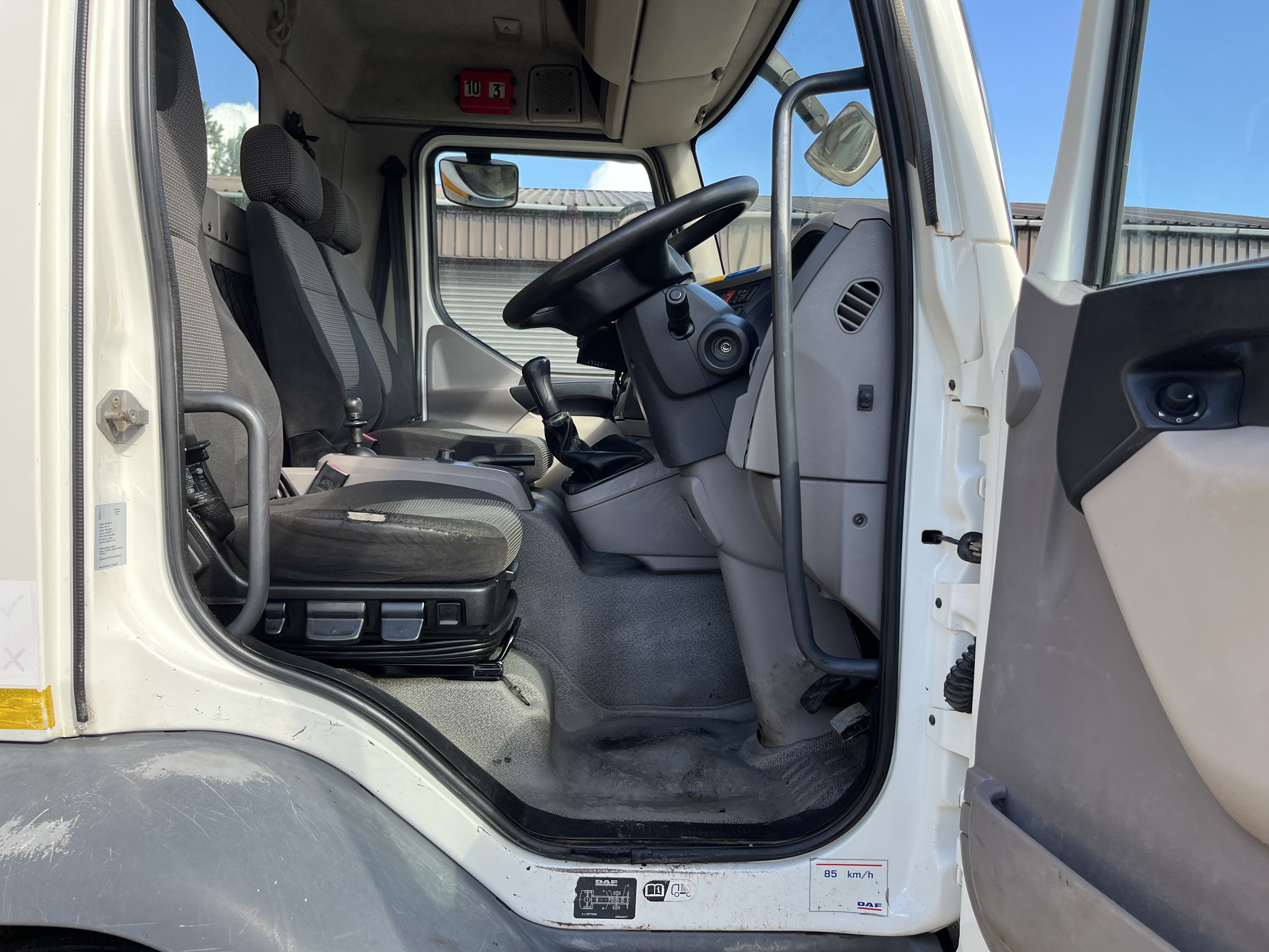 2016 DAF LF 55.220 18 TON HOT BOX TWIN AUGER 