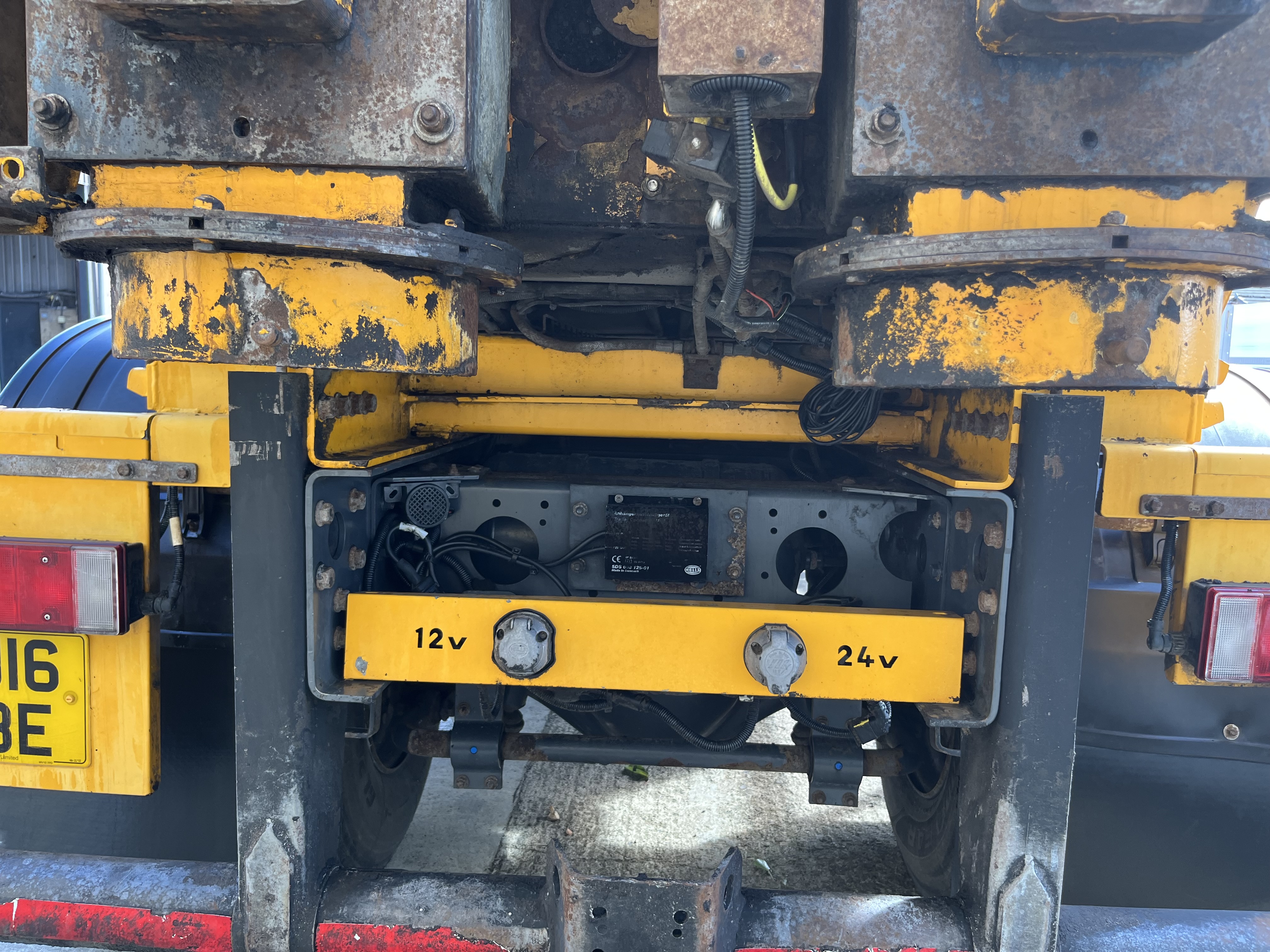 2016 DAF LF 55.220 18 TON HOT BOX TWIN AUGER 