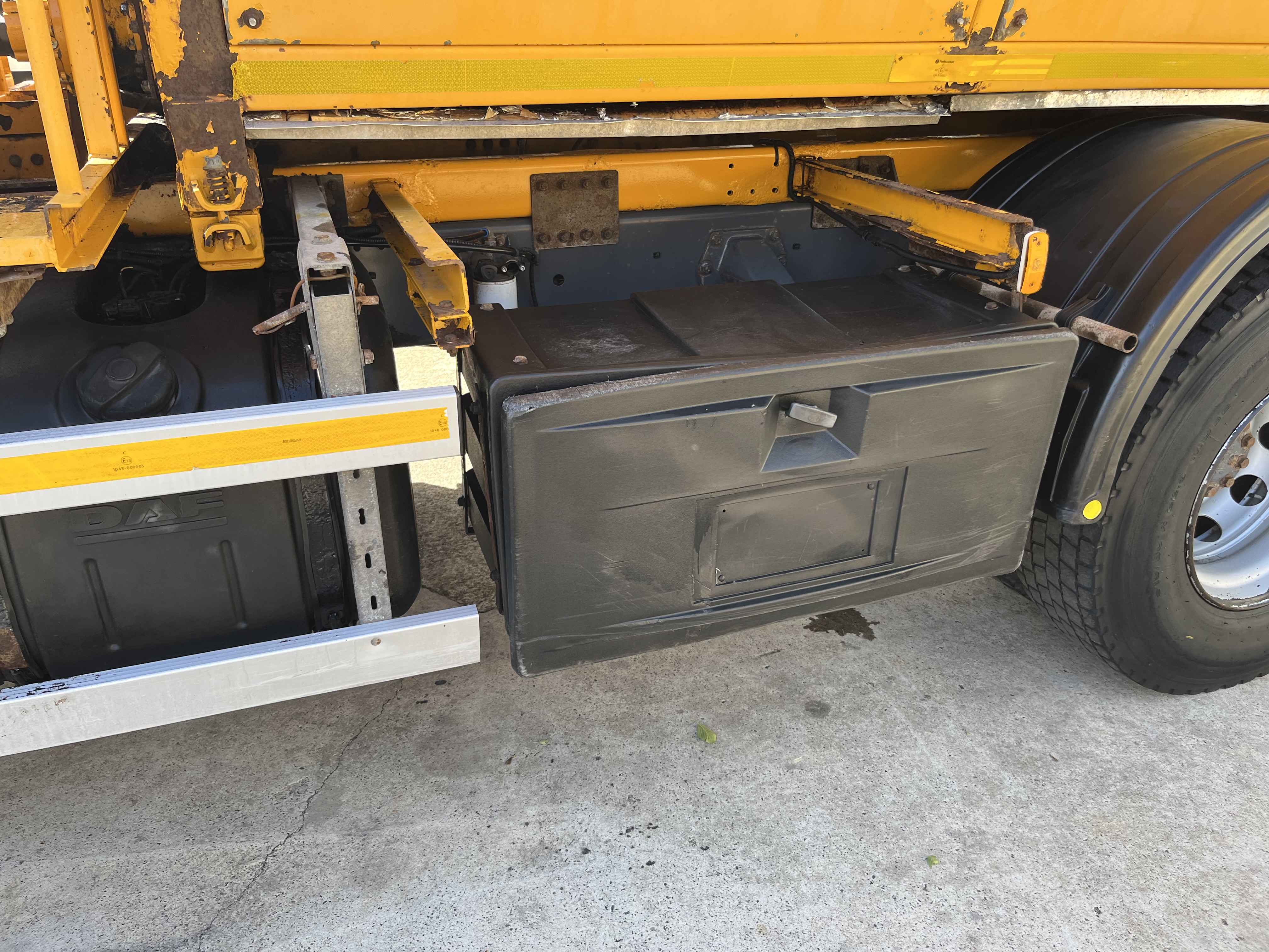2016 DAF LF 55.220 18 TON HOT BOX TWIN AUGER 