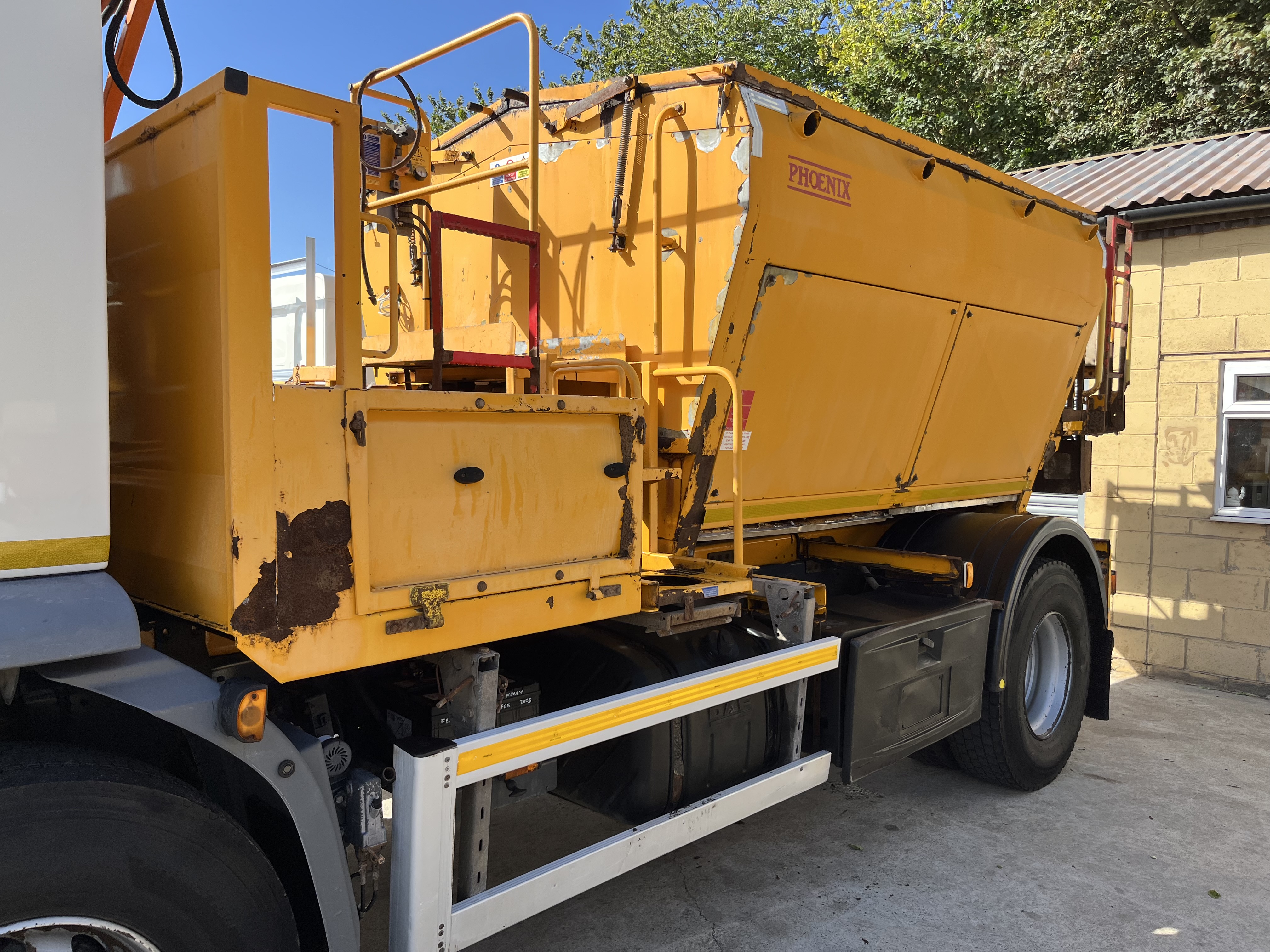 2016 DAF LF 55.220 18 TON HOT BOX TWIN AUGER 