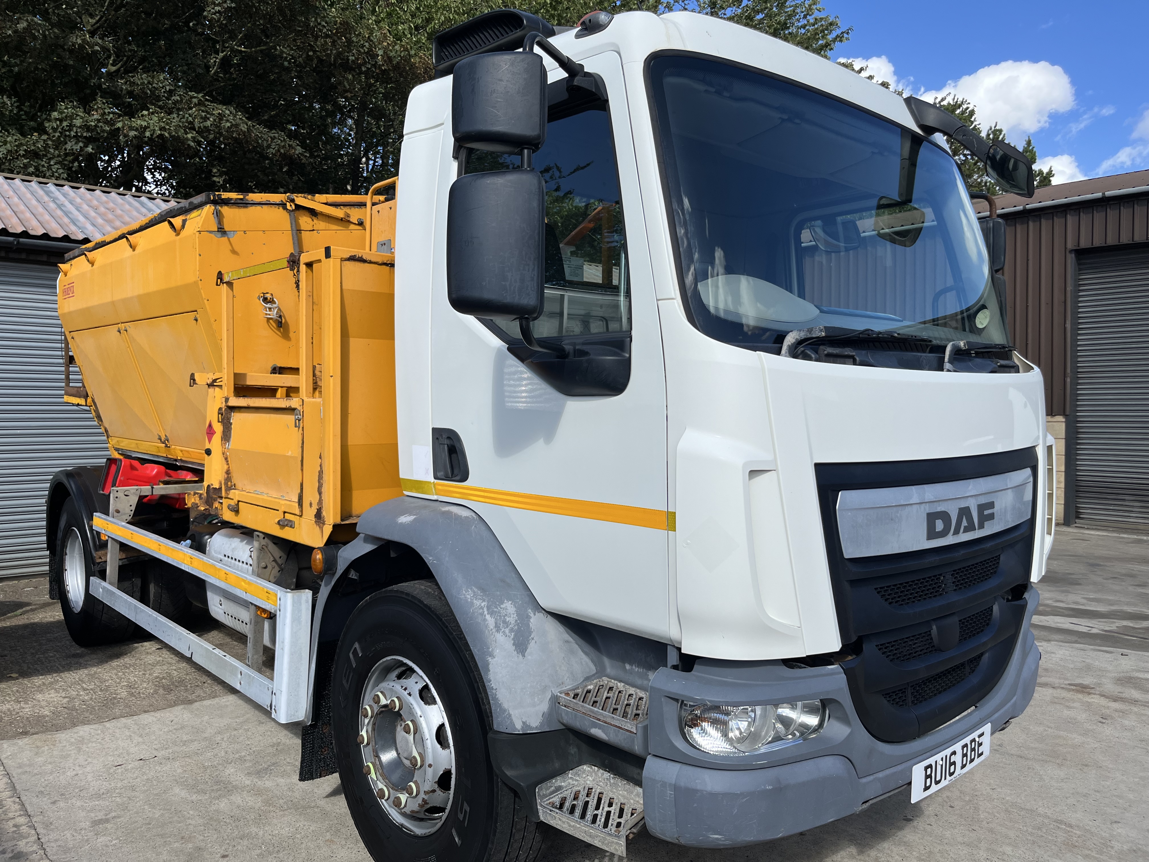 2016 DAF LF 55.220 18 TON HOT BOX TWIN AUGER 