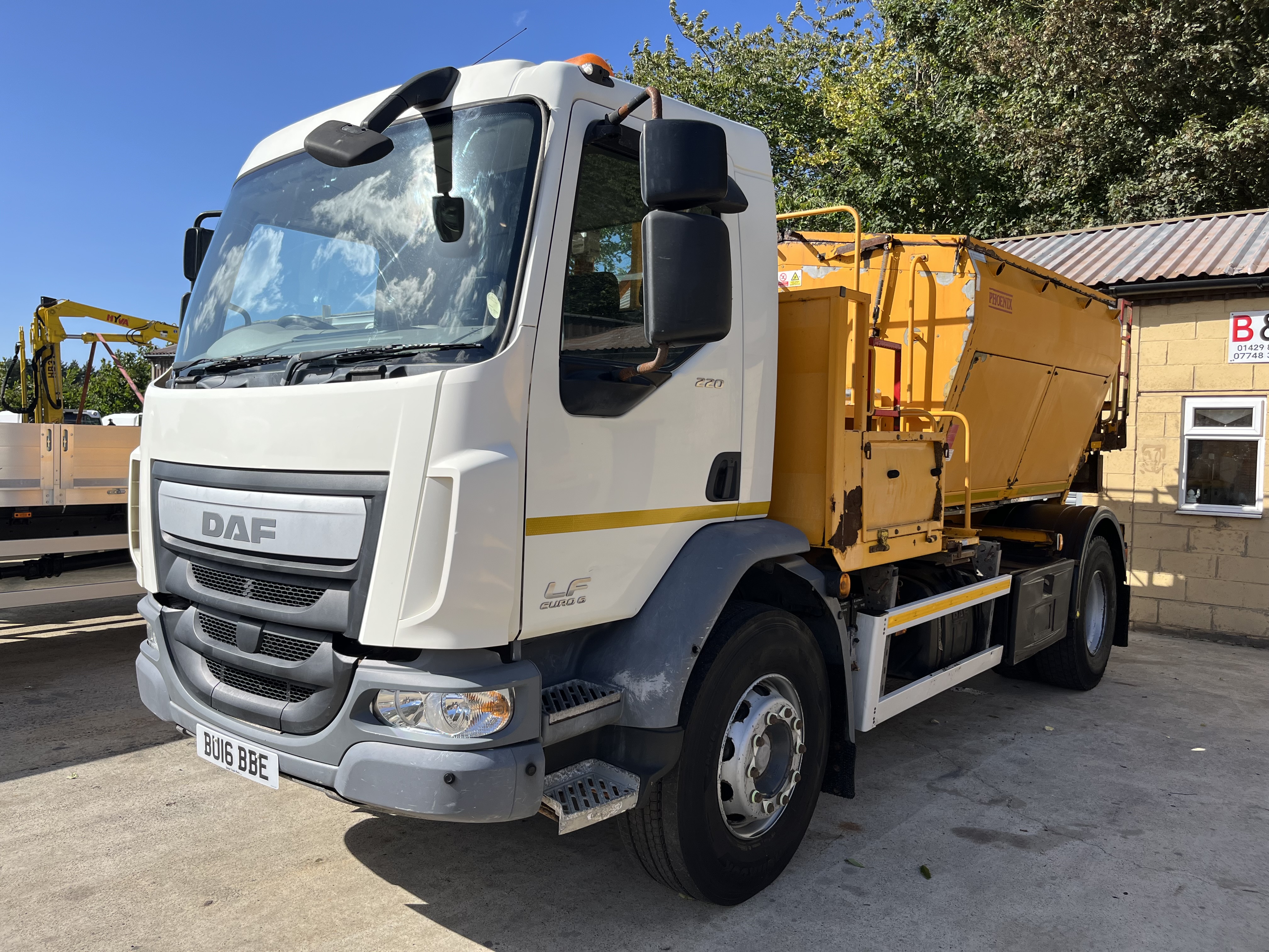 2016 DAF LF 55.220 18 TON HOT BOX TWIN AUGER 